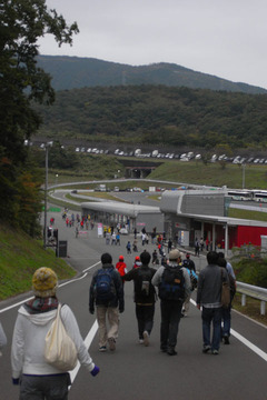 シャトルバス乗り場へ