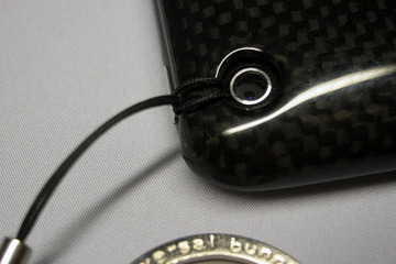 iPhone のストラップに悩む